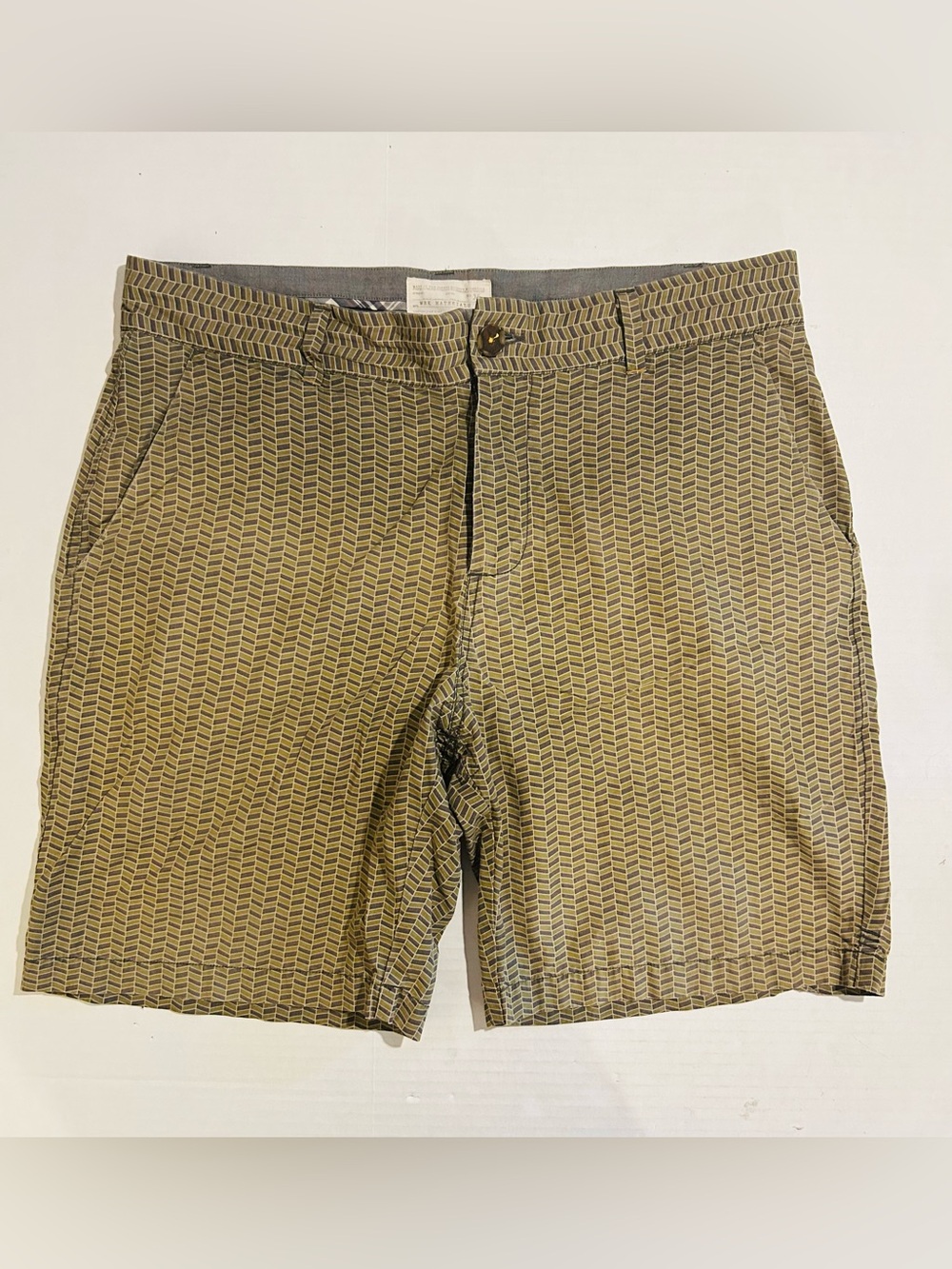 WRK Materials Co Shorts Men's 36 Geometric Neutral Green Pattern Chino's